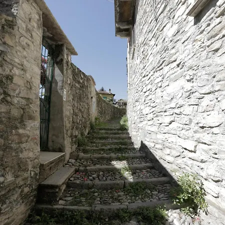 In The Historic Village - Riva 10 Apartmán Carate Urio